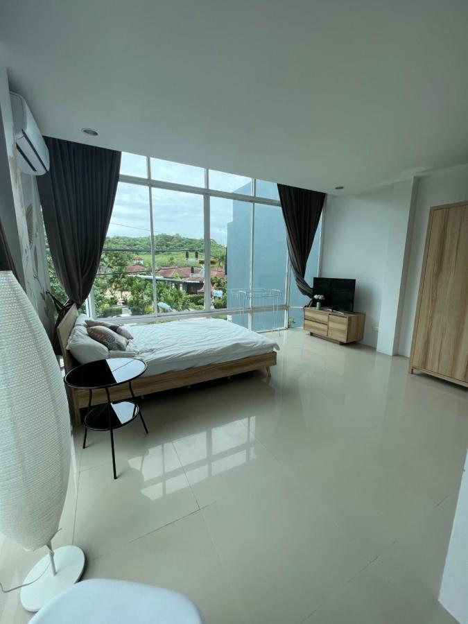 The Chu Cafe / Guesthouse Nai Harn Kültér fotó